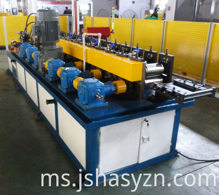 Reinforcing rib cold bending equipment